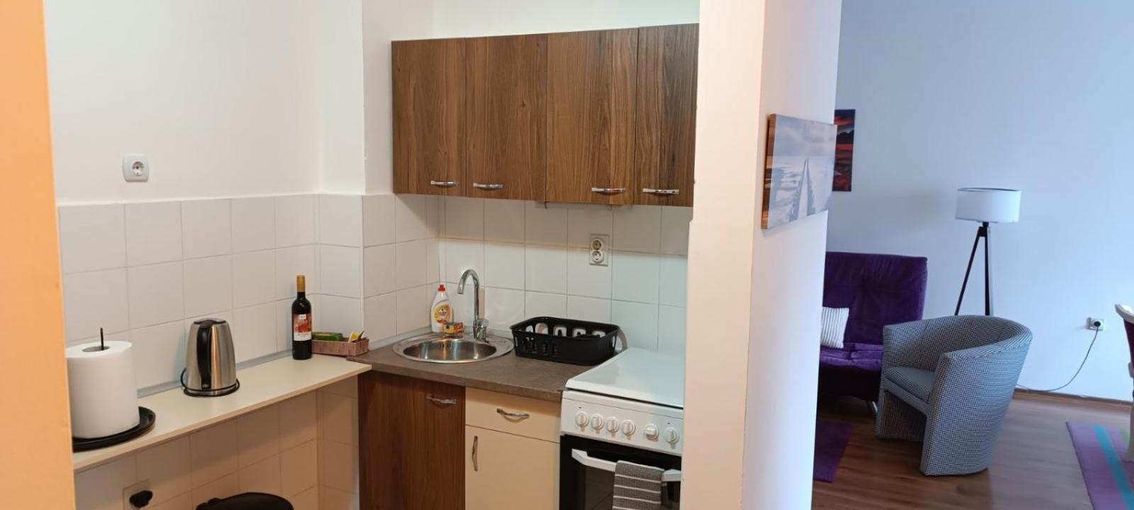 Lovely Square Apartment Purple Velvet 斯科普里 外观 照片