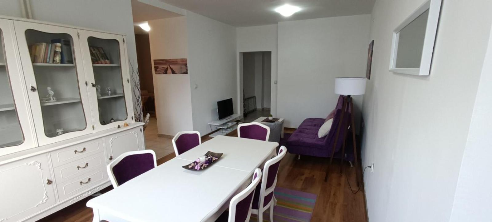 Lovely Square Apartment Purple Velvet 斯科普里 外观 照片