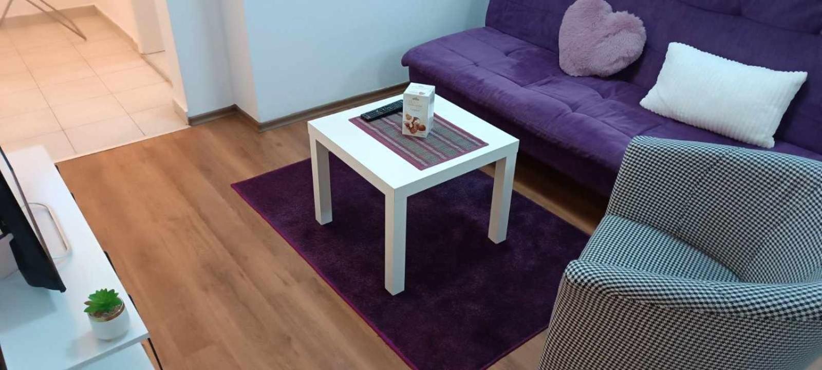 Lovely Square Apartment Purple Velvet 斯科普里 外观 照片