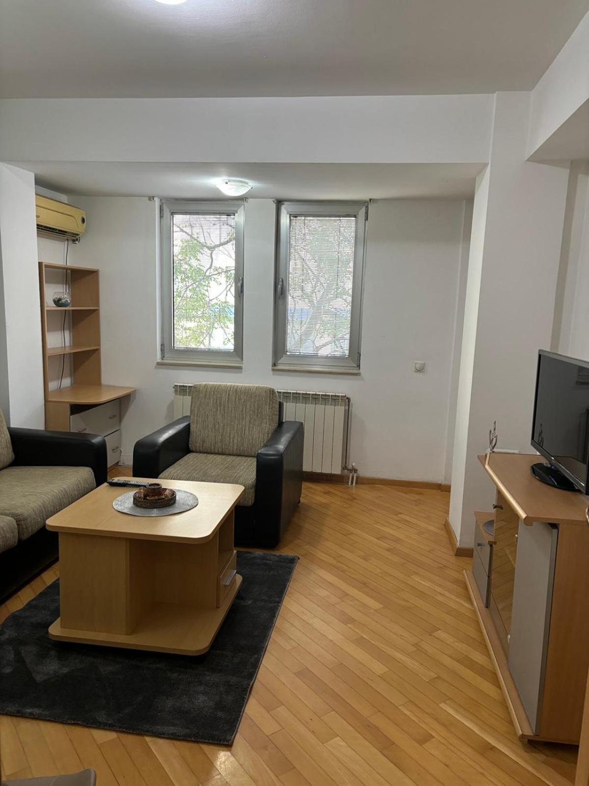 Lovely Square Apartment Purple Velvet 斯科普里 客房 照片