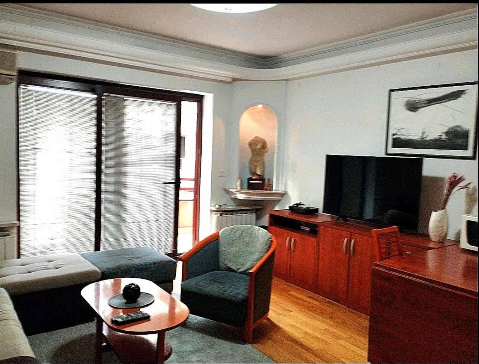 Lovely Square Apartment Purple Velvet 斯科普里 外观 照片