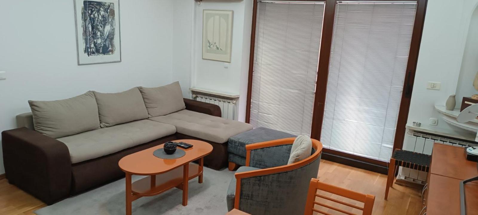 Lovely Square Apartment Purple Velvet 斯科普里 外观 照片