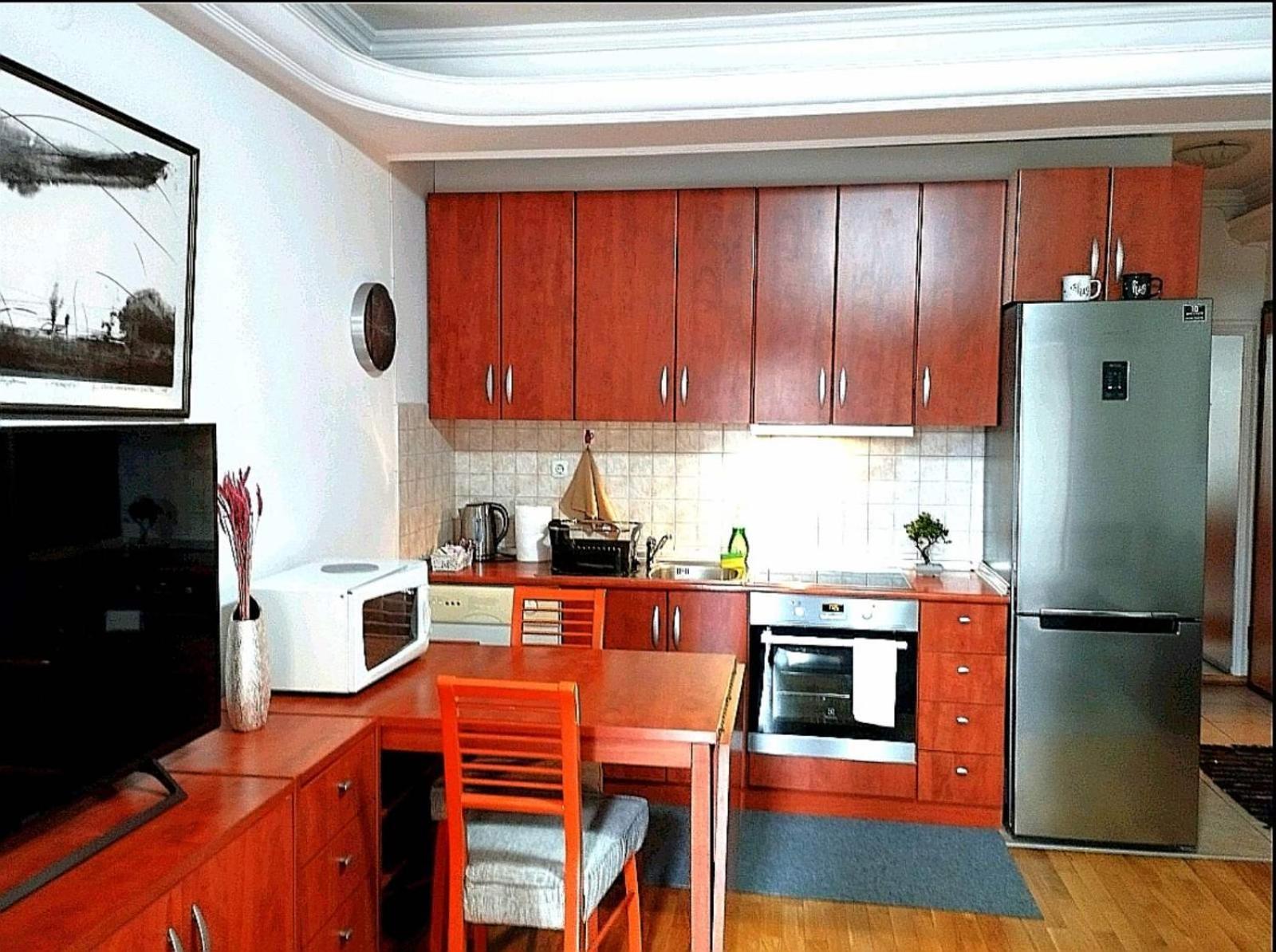 Lovely Square Apartment Purple Velvet 斯科普里 客房 照片