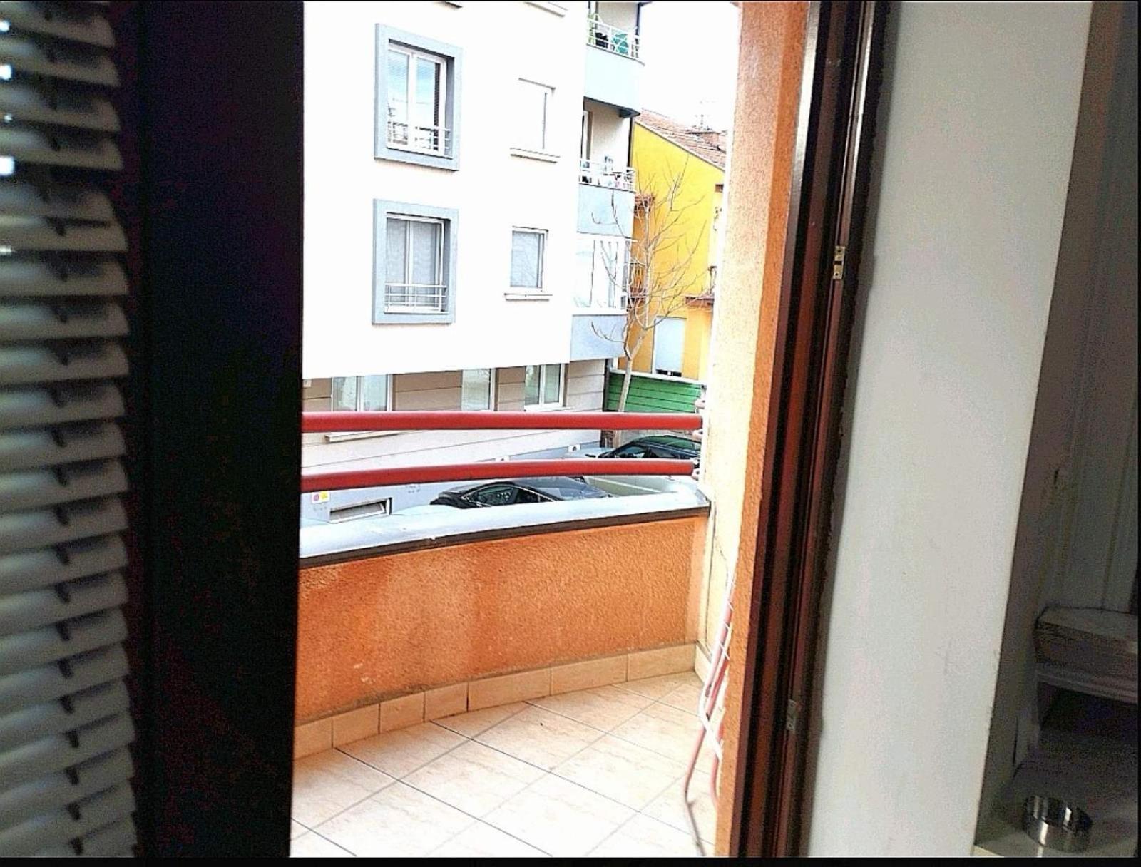Lovely Square Apartment Purple Velvet 斯科普里 客房 照片