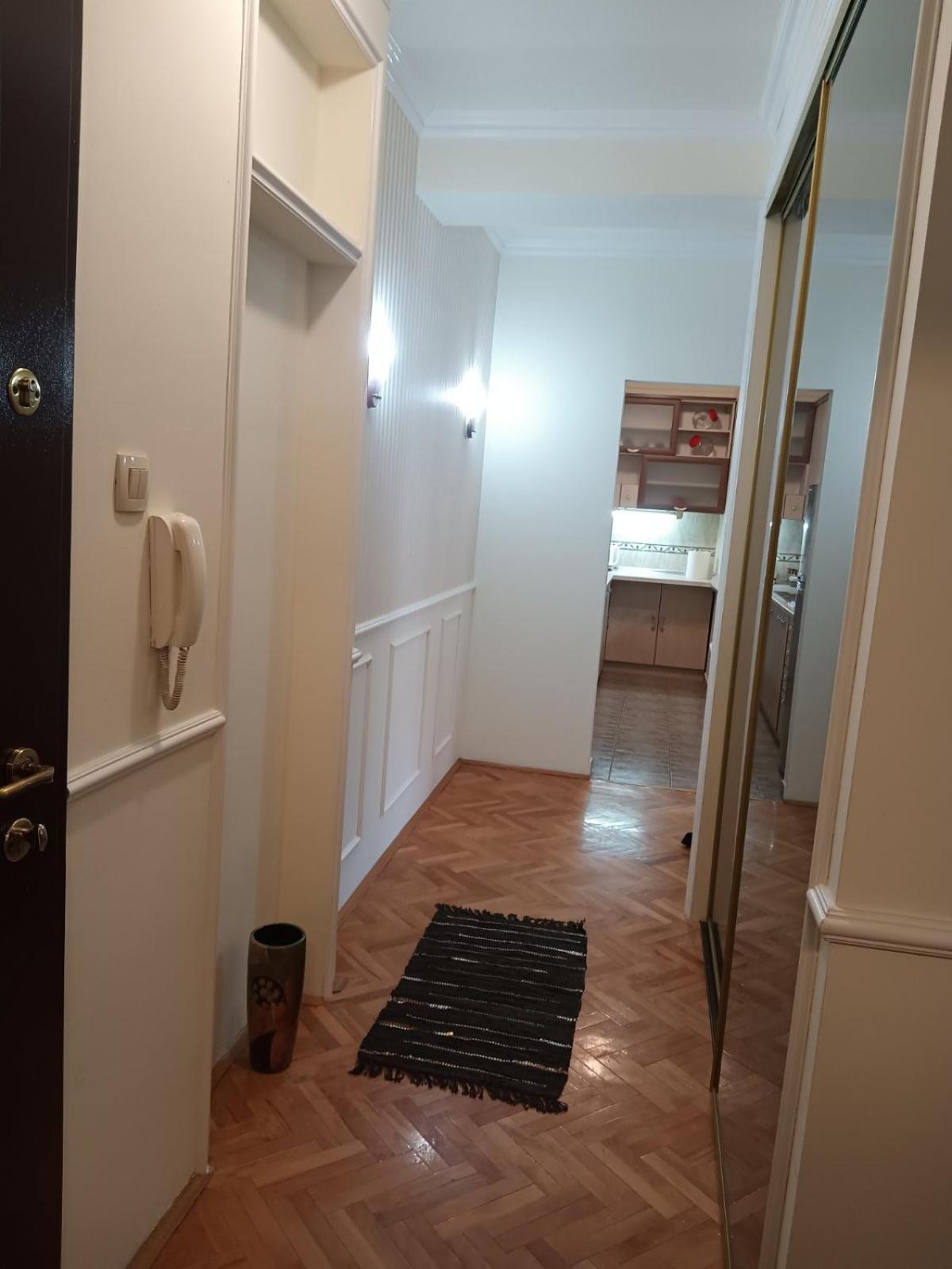 Lovely Square Apartment Purple Velvet 斯科普里 客房 照片