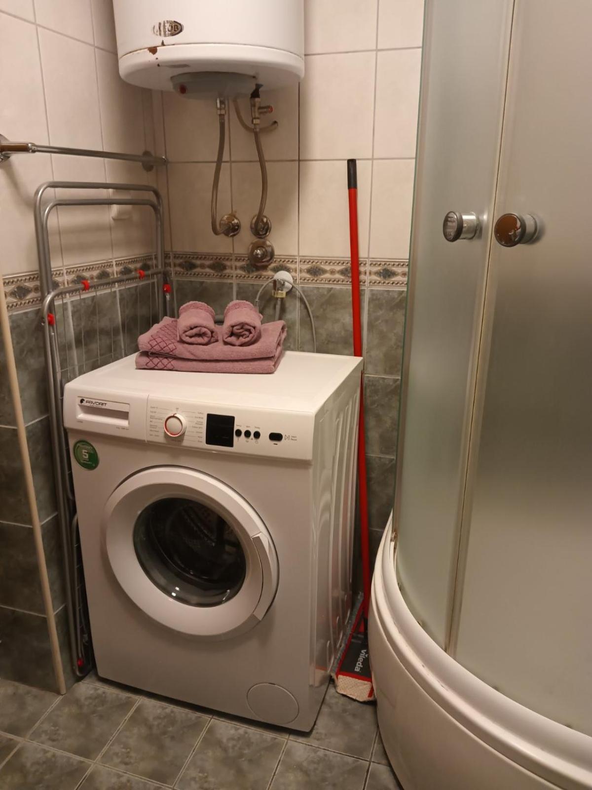 Lovely Square Apartment Purple Velvet 斯科普里 客房 照片