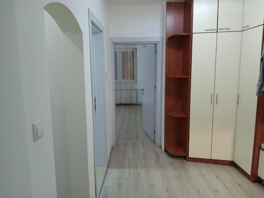 Lovely Square Apartment Purple Velvet 斯科普里 客房 照片