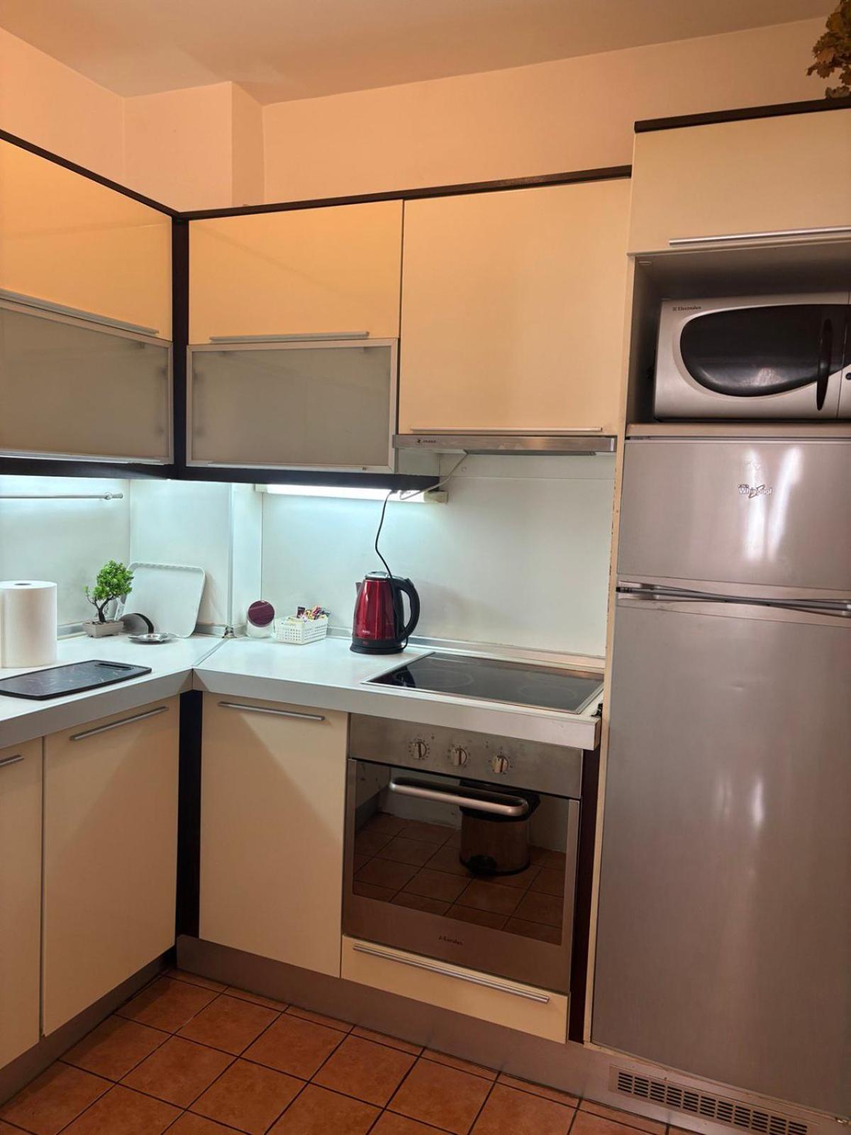 Lovely Square Apartment Purple Velvet 斯科普里 客房 照片