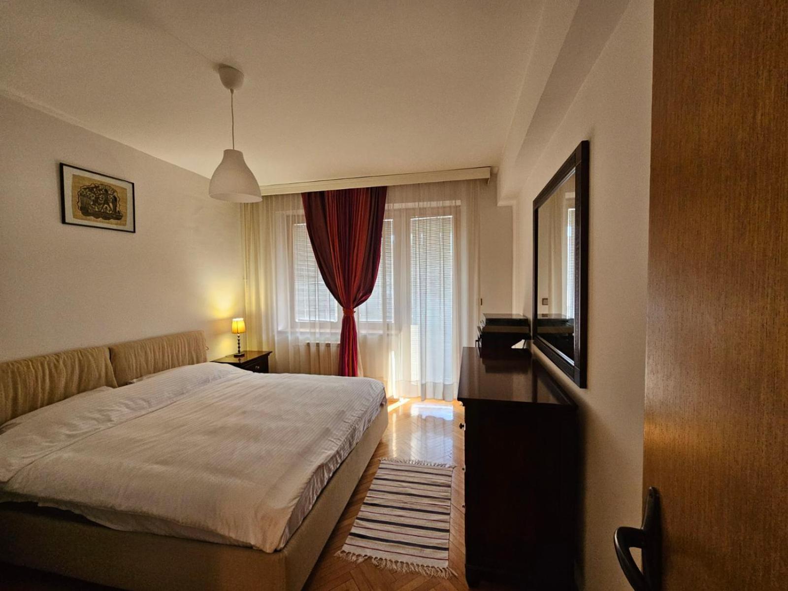 Lovely Square Apartment Purple Velvet 斯科普里 外观 照片