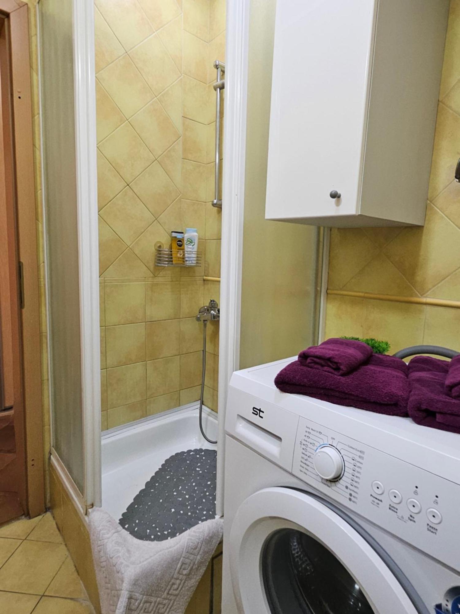 Lovely Square Apartment Purple Velvet 斯科普里 客房 照片
