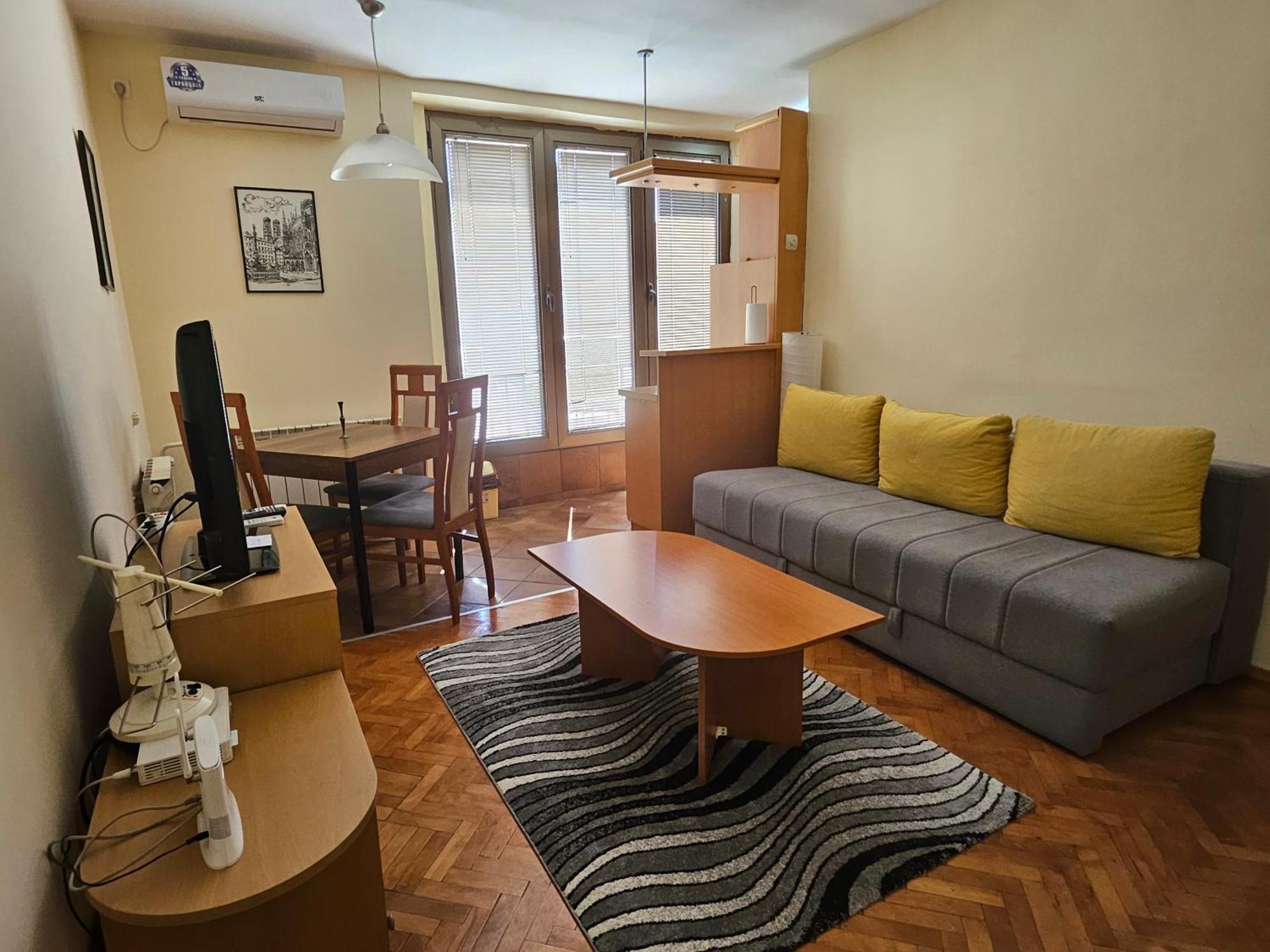 Lovely Square Apartment Purple Velvet 斯科普里 客房 照片