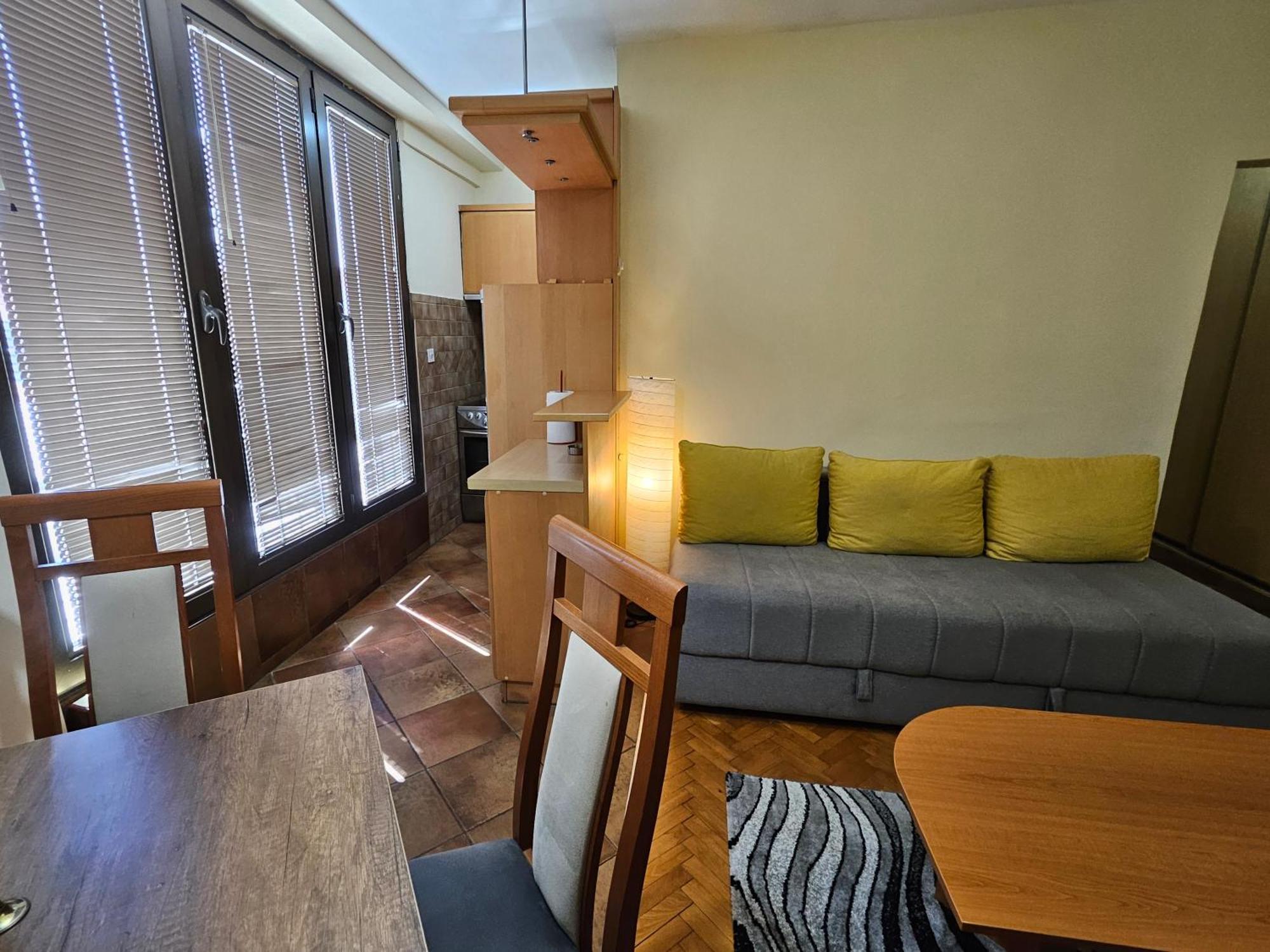 Lovely Square Apartment Purple Velvet 斯科普里 客房 照片