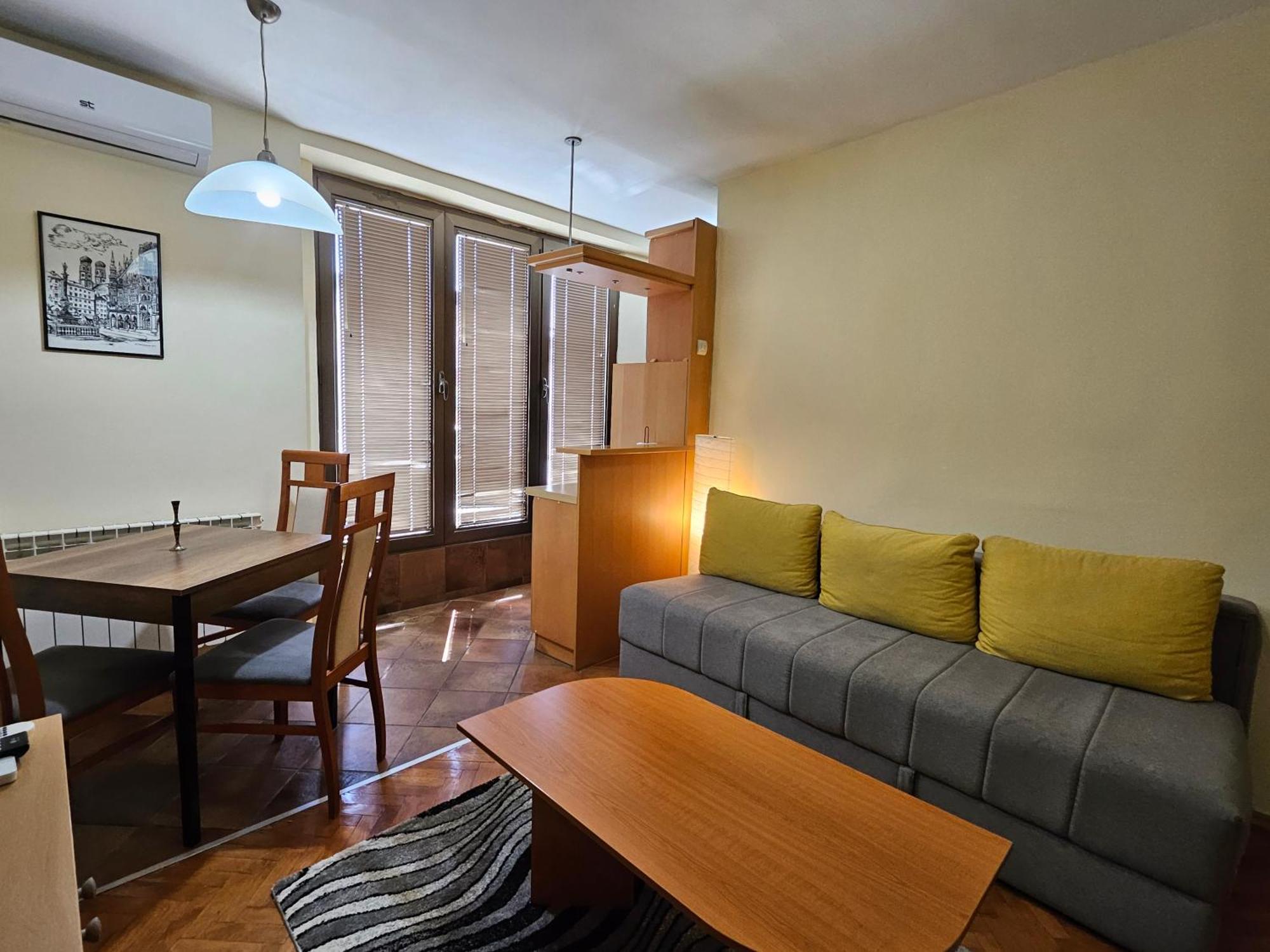 Lovely Square Apartment Purple Velvet 斯科普里 外观 照片